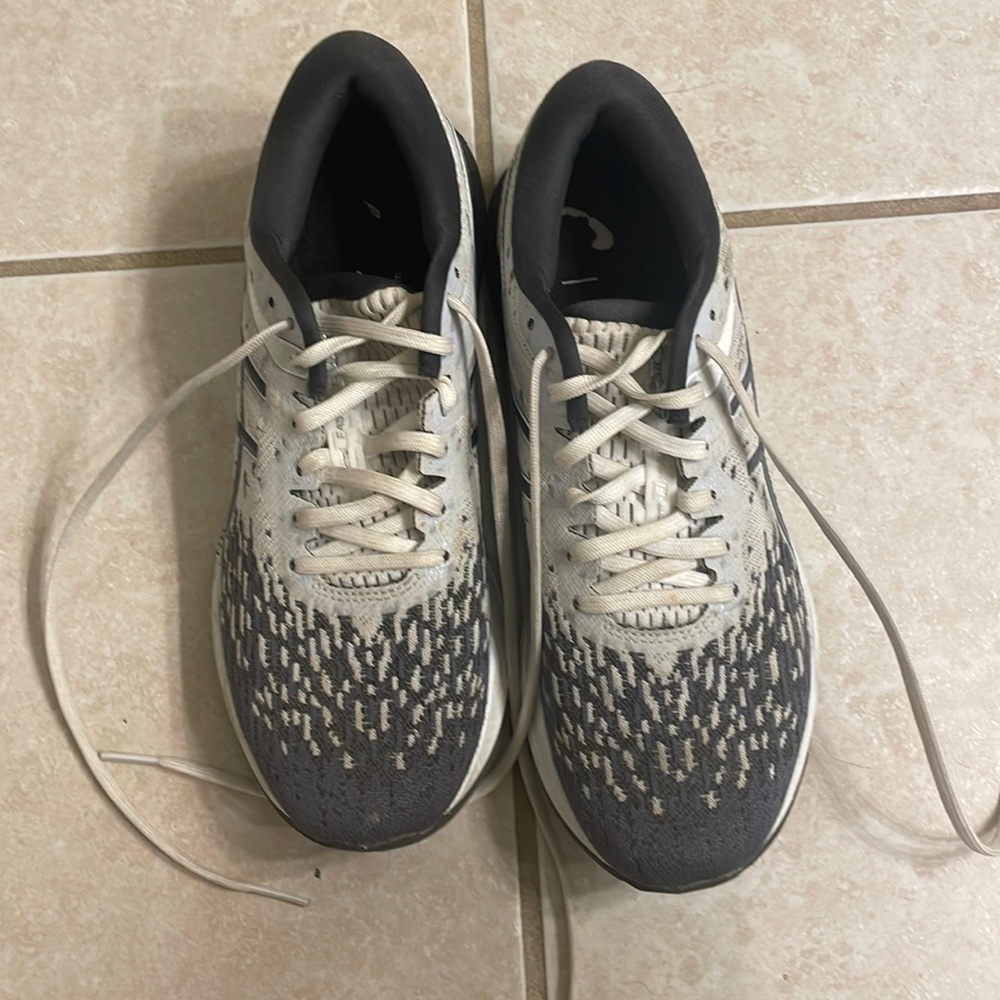 Gray And White Patterned Running Shoes - image 1